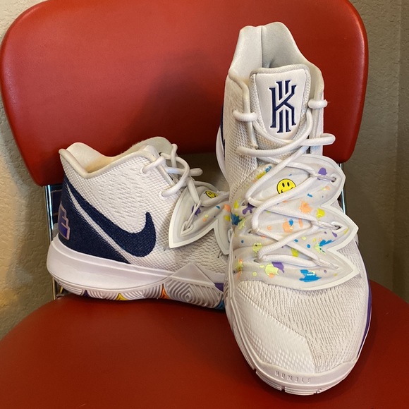 Nike Kyrie 5 “Have a Nike Day” - Picture 2 of 13